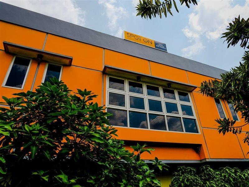 Spot On 2032 Kalyca Kos Family Syariah Hotel Malang Exterior photo